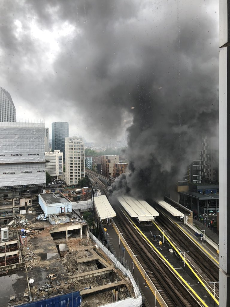 伦敦地铁爆炸图片