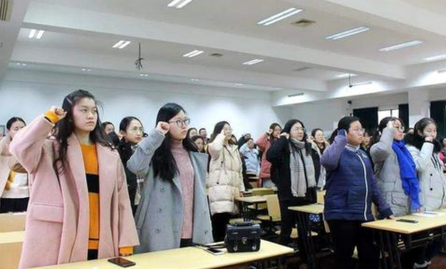 大学就读期间，若出现挂科重修会被记入档案里吗，看辅导员怎么说