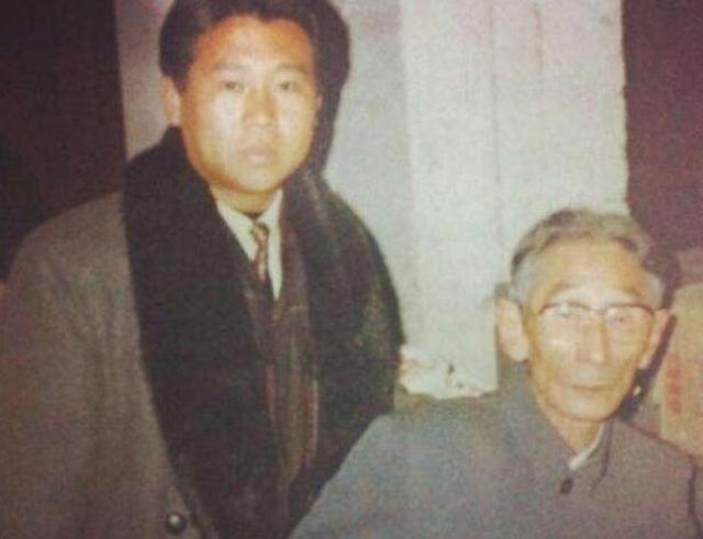 抽烟喝酒烫头，摇滚影帝相声，“京城富少”于谦瞒了观众多少？