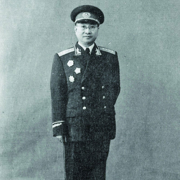 十大将中除粟司令外，谁的指挥能力最强？主席：你肚子里有绝活