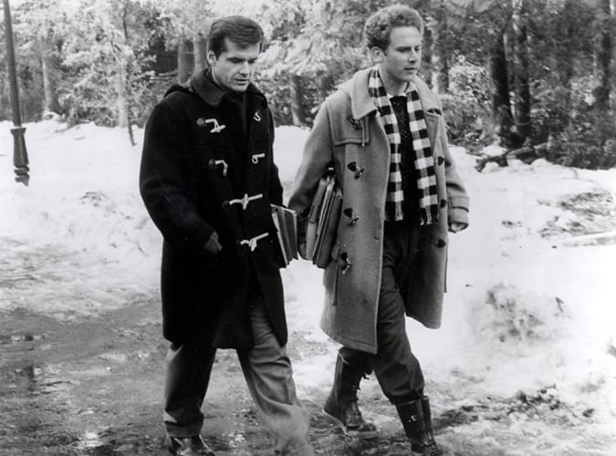 007、普京冬天出门都在穿大衣，男人怎么穿大衣显贵显帅？