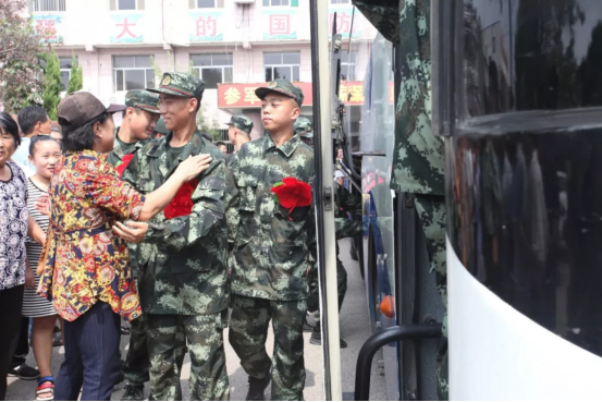 2021大学生征兵政策调整，保障“无障碍毕业”，政审环节更加严格