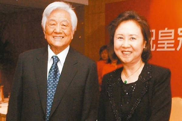 琼瑶的“励志人生”：2次高考落榜，3段辛酸情史，终成言情教母