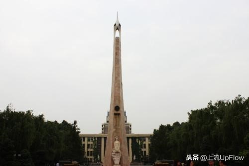 校园雕塑，当代大学生的快乐源泉！
