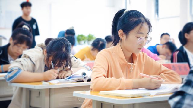 浙江学霸蓝鸿斌，去年641分考上大学却退学复读，今年考了多少分