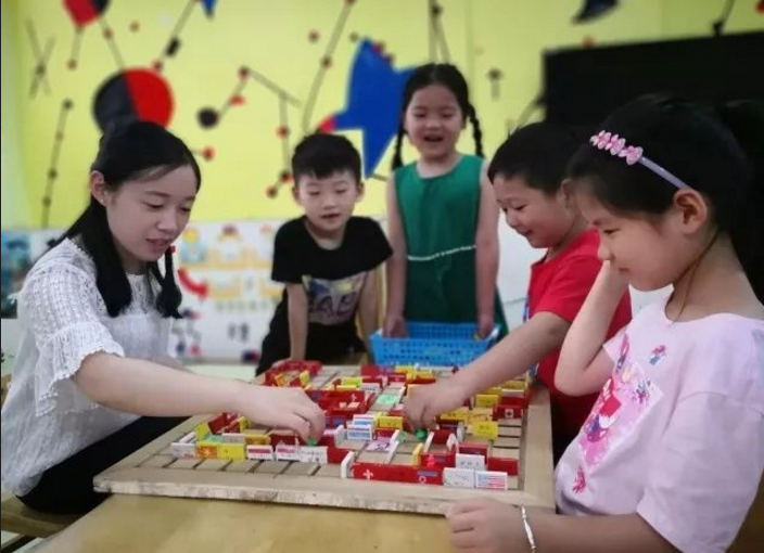 幼兒園老師曬“天價”工資單，年薪高達30萬，誰再說幼教窮？