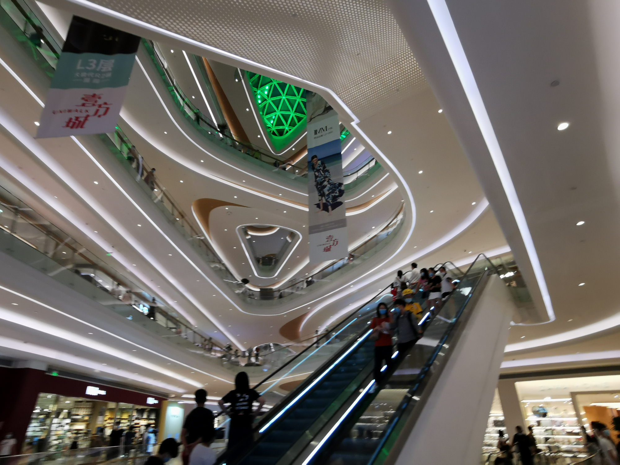 实拍深圳规模最大的购物综合体，逛着逛着就迷了路！