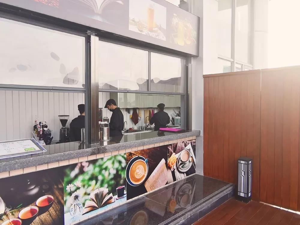 有这么好的图书馆太棒了吧！这样的图书馆给我来一打！