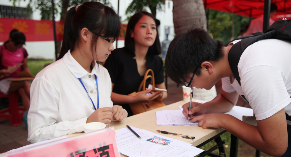 我国的这7所大学不收学费，每个月还有补贴？适合寒门子弟报考