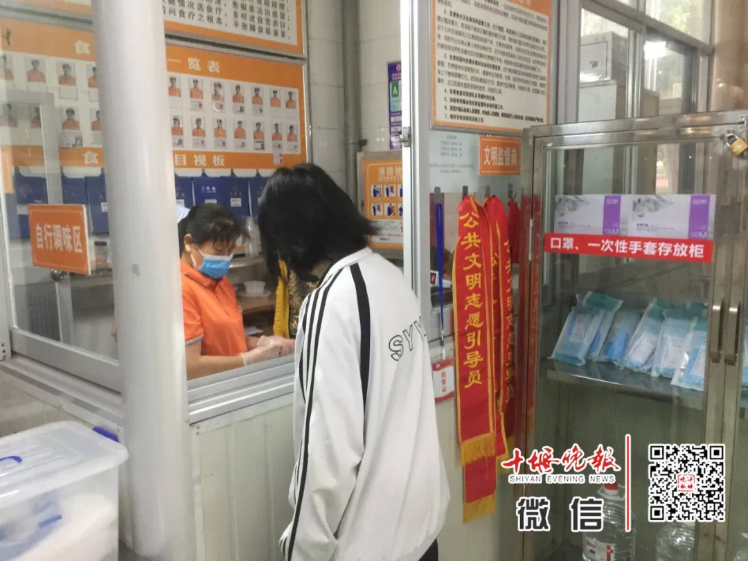 今天开学！刚刚在十堰这些学校拍下，这一幕等了太久