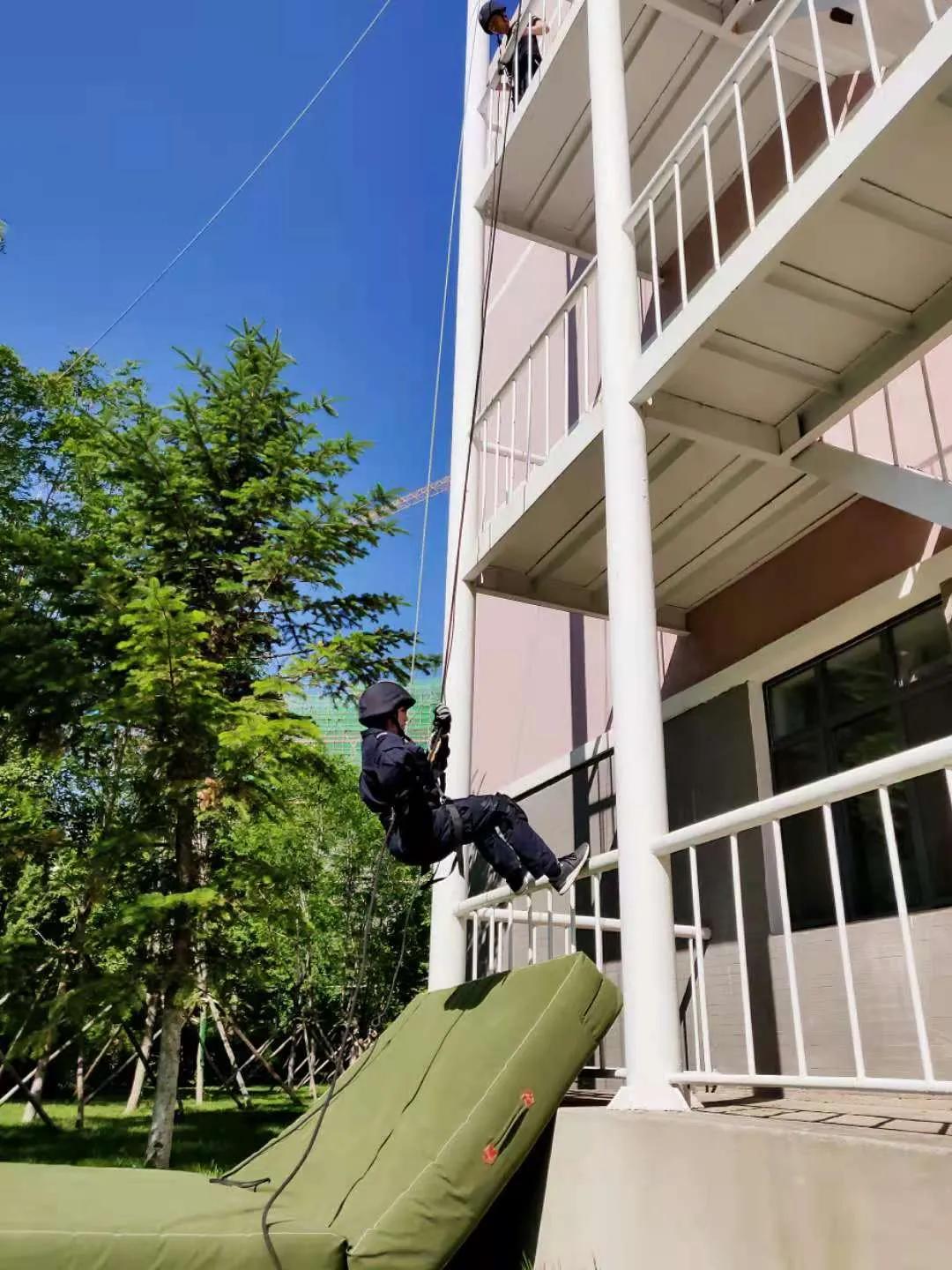 学霸警花寝室！拿国奖、练散打样样行