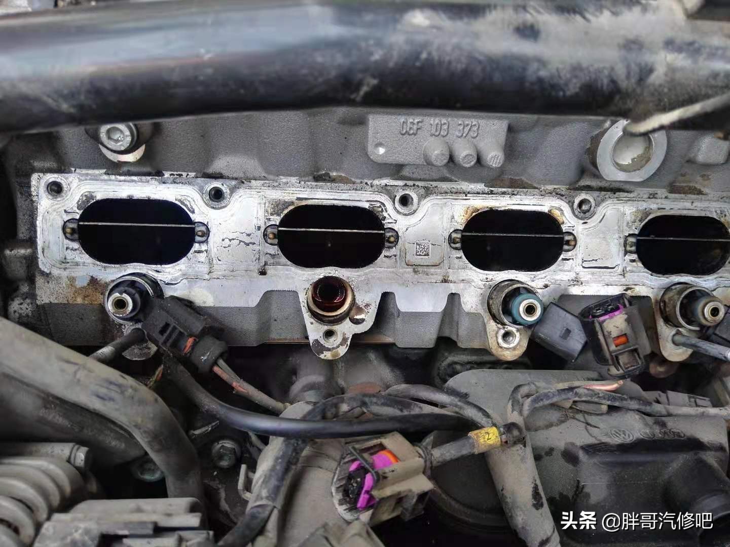 奥迪A6L发动机抖动漏油，胖哥清洗高压喷油嘴，更换机油散热垫