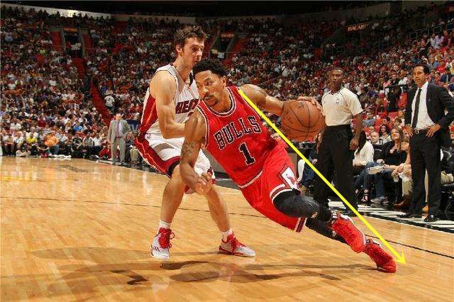 为什么nba球星重心低图看nba球星超低突破重心韦德如摩托高速压弯贴地