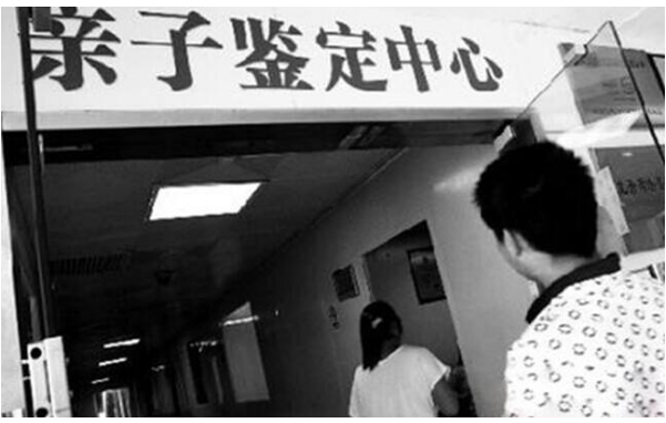 女儿和父母血型对不上，宝爸怀疑妻子有外遇，亲子鉴定后“打脸”