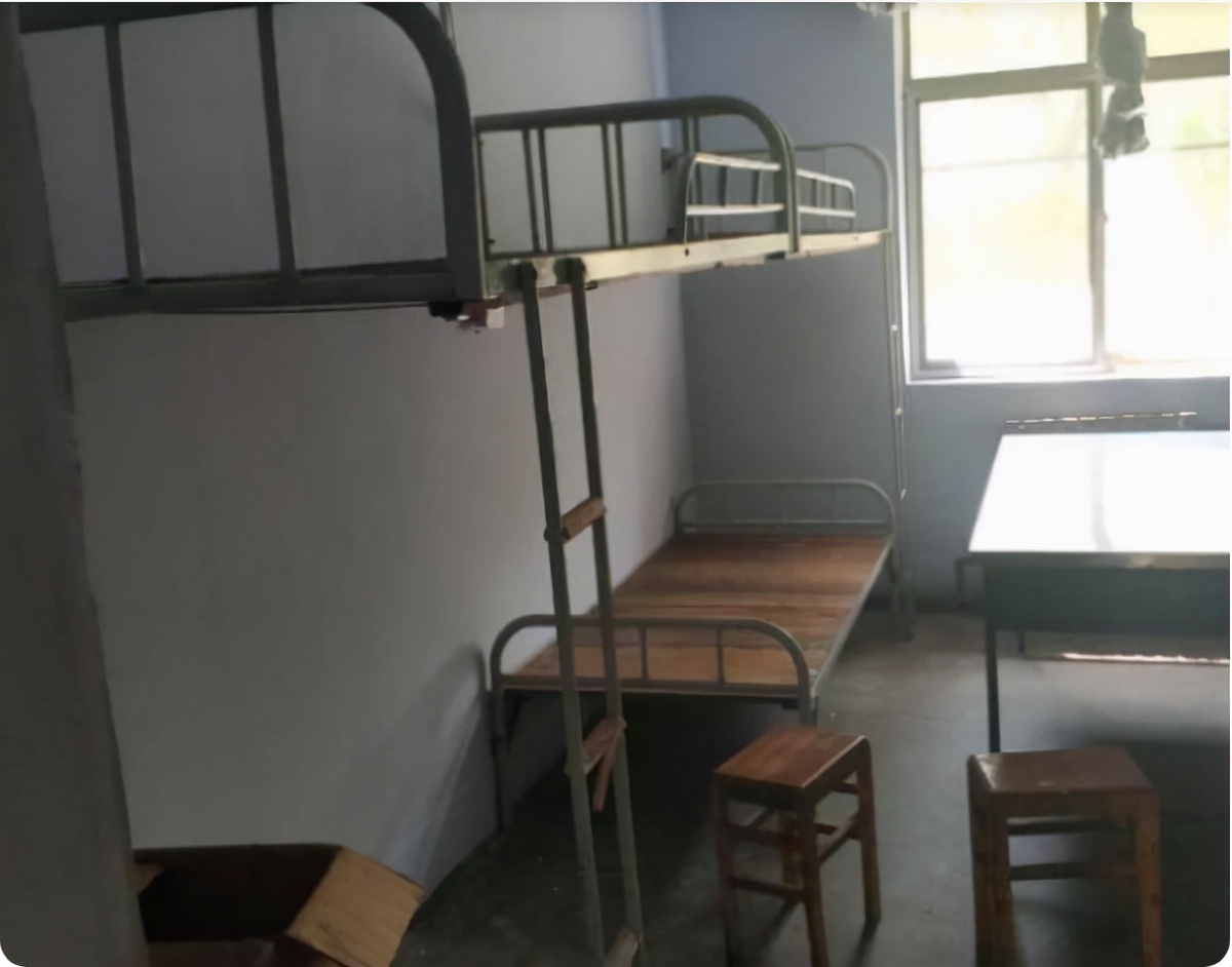 “叙利亚风”大学宿舍火了，充满颓废感，研究生看完想连夜回家