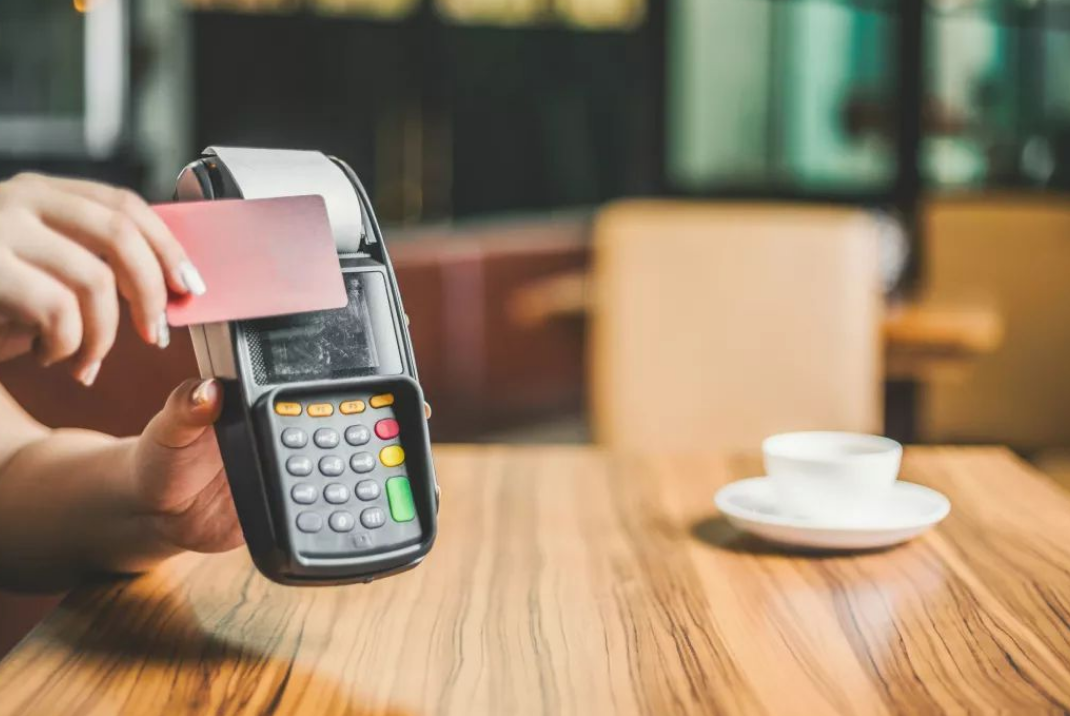 “套现”被明令禁止，多家银行开始行动，“以卡养卡”行不通了