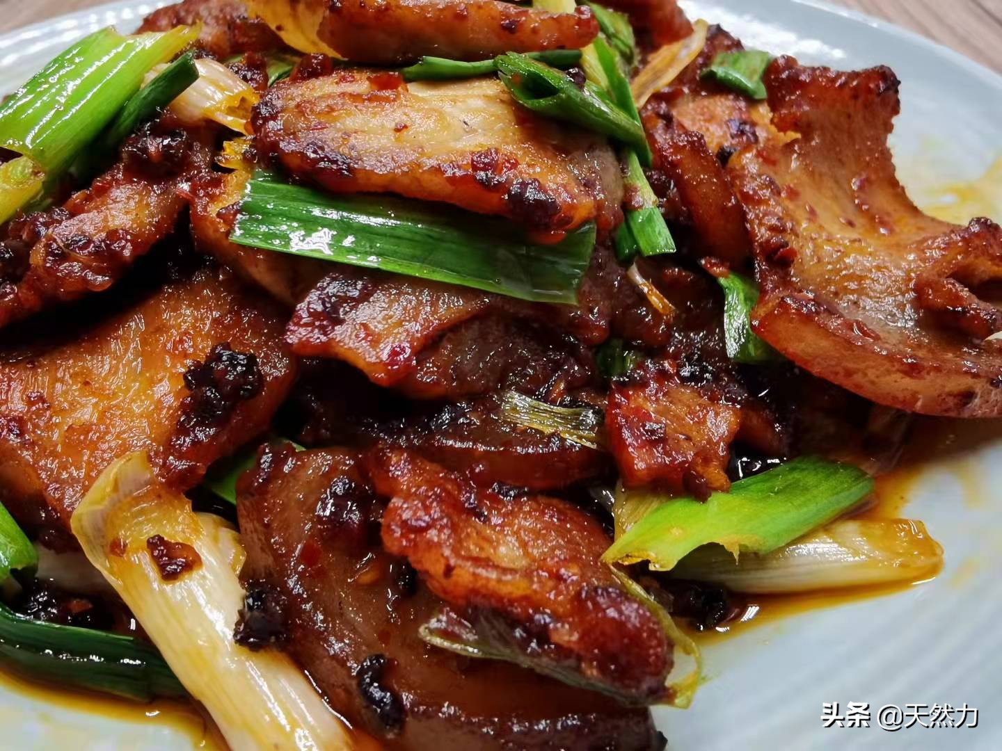 回鍋肉怎么做才好吃？來看看傳統的川菜做法，肥而不膩，真解饞
