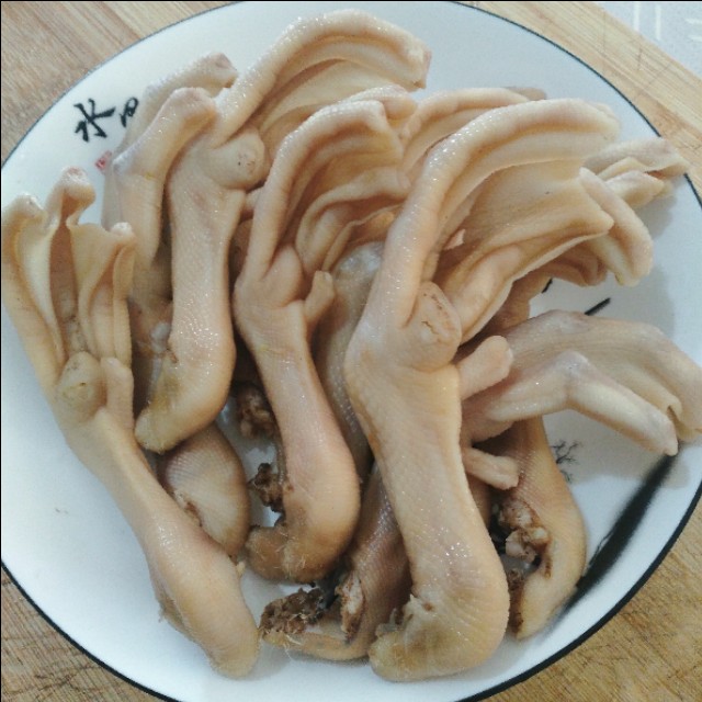 鸭掌怎样做好吃（教你家常盐水鸭爪的做法）