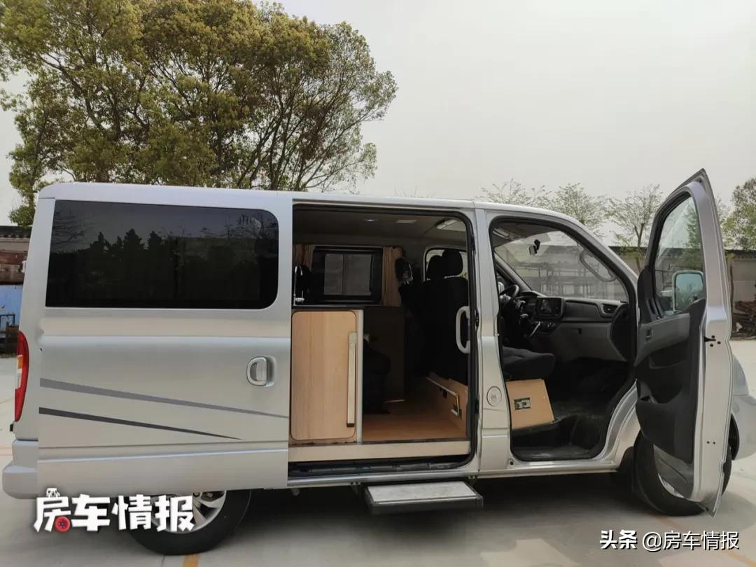 13.98万起的大通房车，不到2米高有厕所和大床，C2本就开