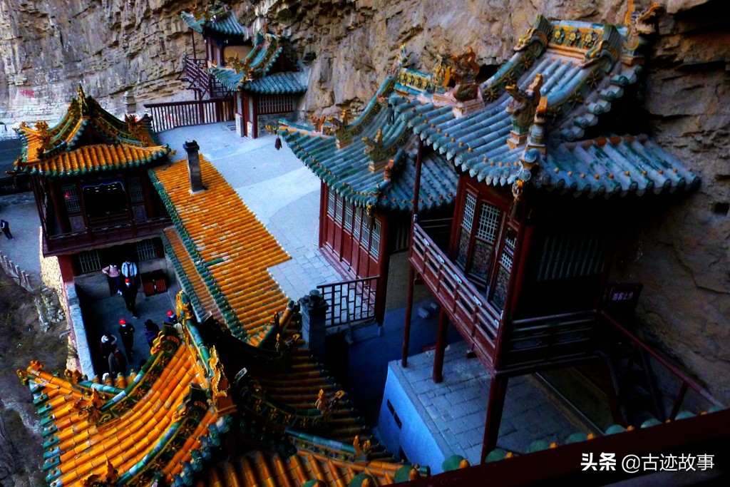 凭栏悬空寺，静看夕阳染恒山