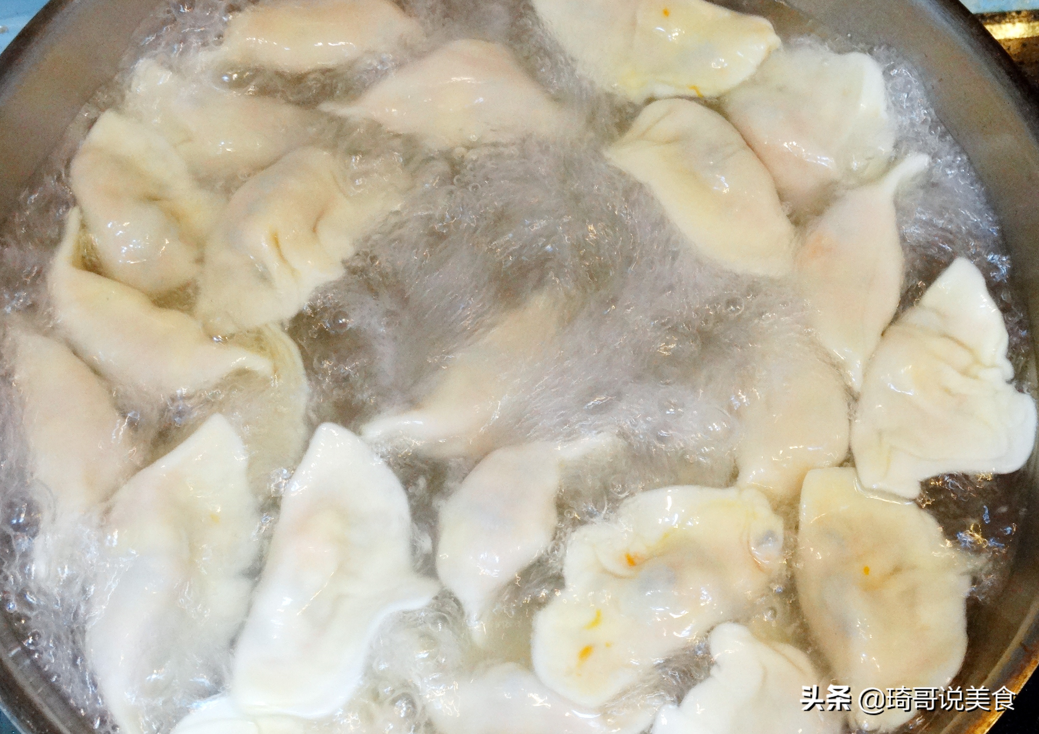 1根胡萝卜2个鸡蛋，包成30个饺子，清甜鲜香解馋，孩子特爱吃