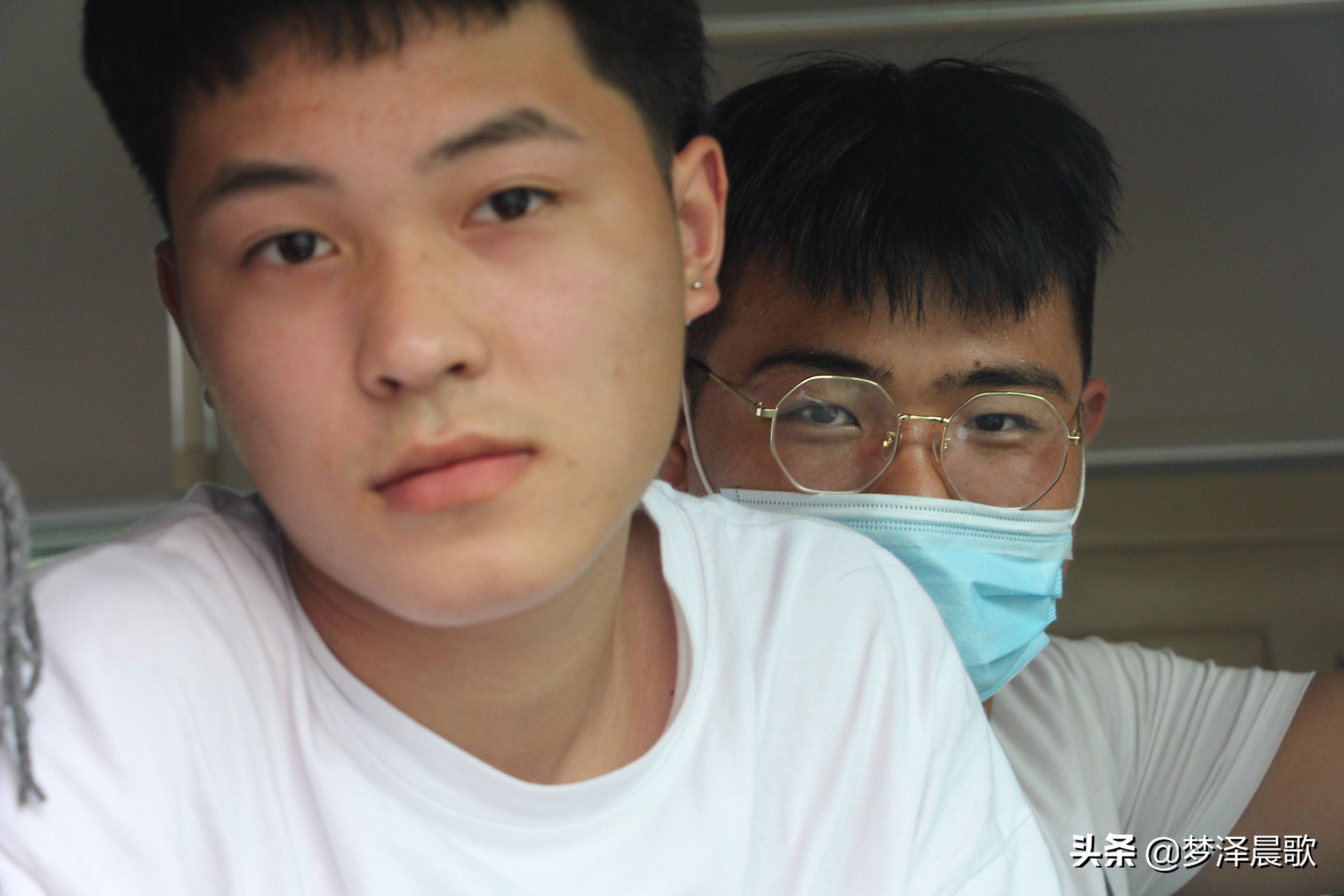 高考结束考生有序离开校园