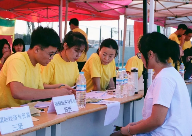 高考学生迎来“坏消息”，大学“学费”要上涨，下半年将开始实行