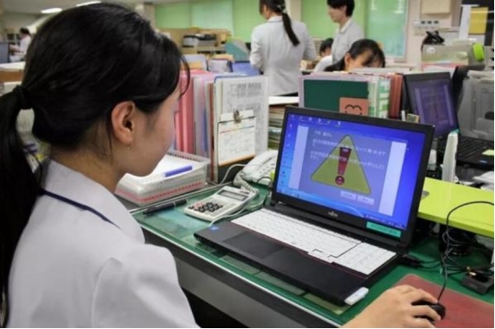 大学生入党谁说的算？和辅导员好关系还不够，大一开始就要准备