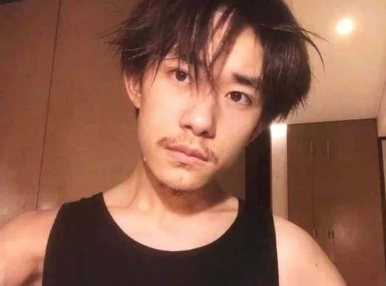 胡子一刮,人设崩塌的男星,张涵予都不算啥,你先看看千玺
