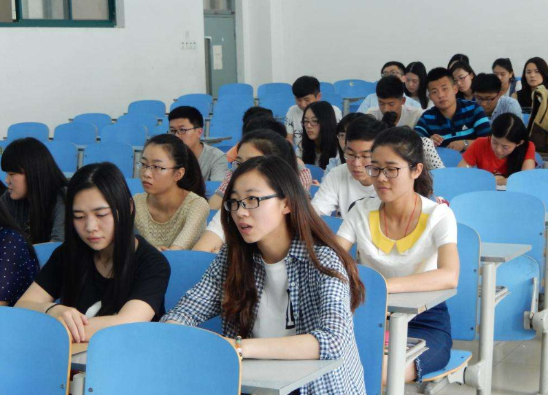 辅导员忠告，大一新生尽量申请入党，否则就业后难度会增大