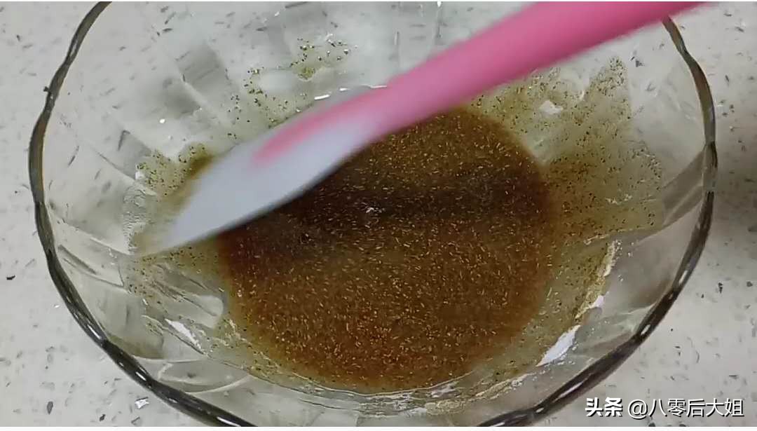 咸煎饼的做法和配方（手把手教你做咸煎饼好吃还不腻）