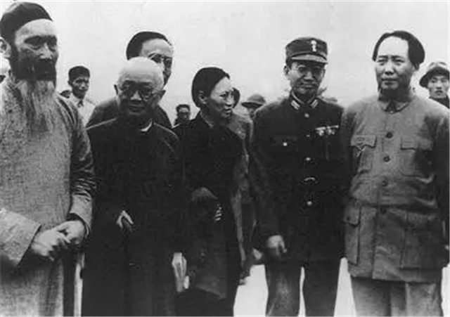 毛主席究竟用什么镇住了10大元帅们？