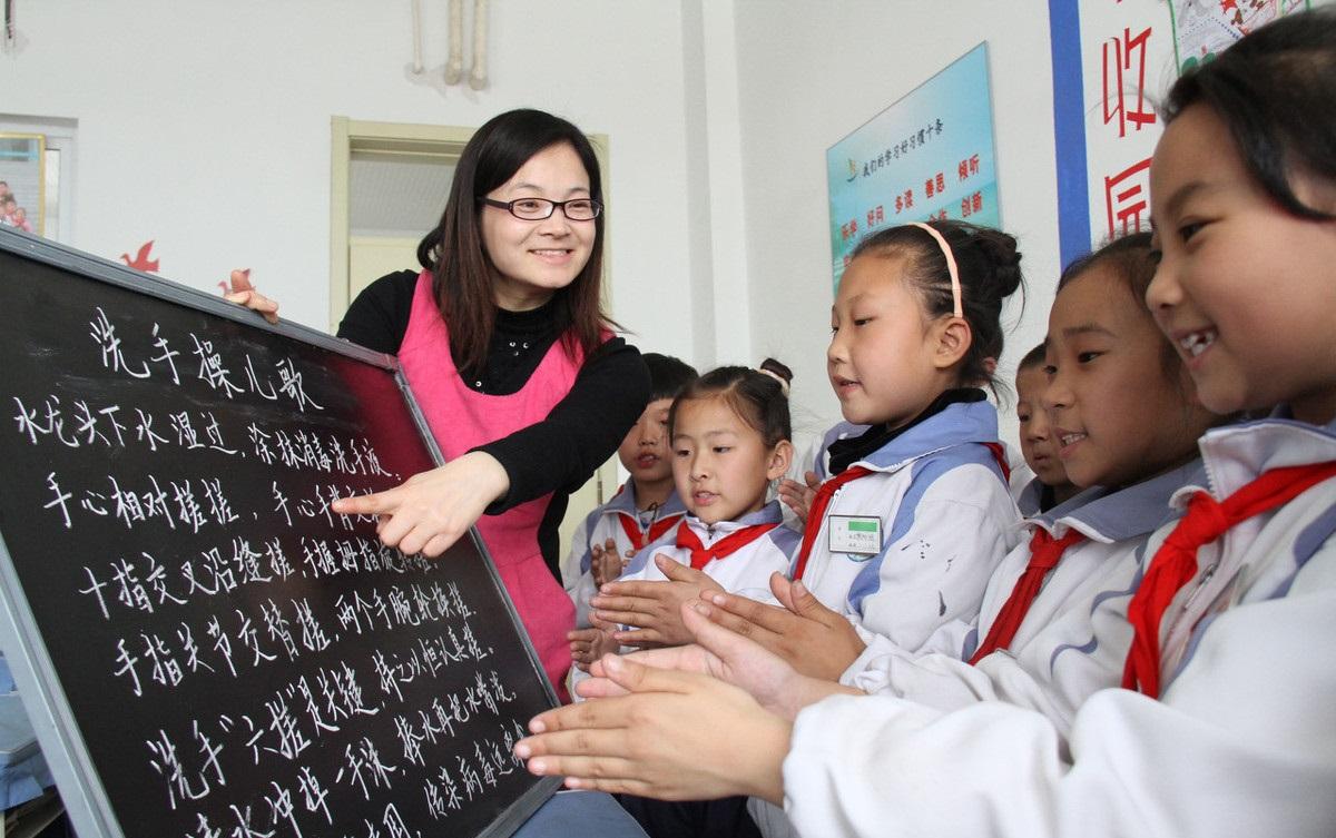 教师职业的“铁饭碗”将不保，三类教师面临下岗，能力才是硬条件