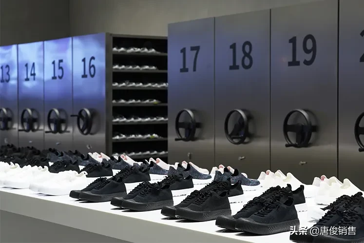 开一家卖鞋子的店要多少钱，实体鞋店靠什么生存？