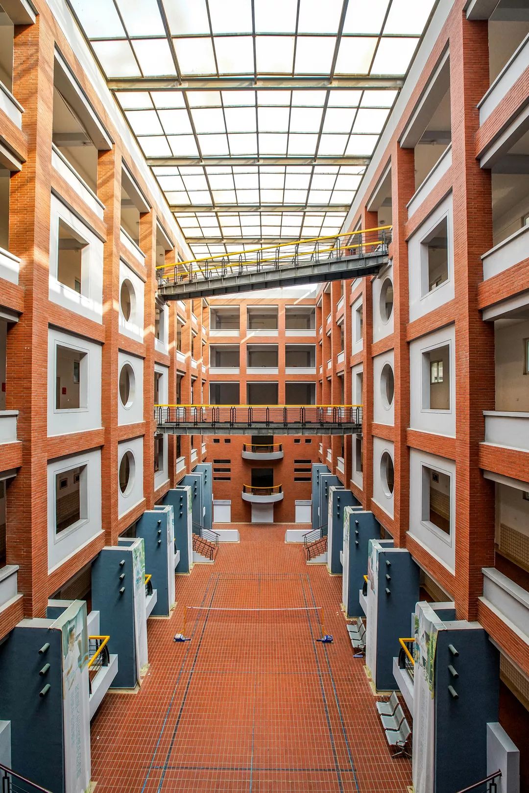 西安这座学费高达3万的大学，凭什么比985、211还受人欢迎？