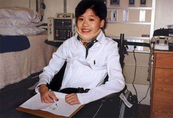 17岁比赛摔成高位截瘫，17年后被美国赔偿1000万，桑兰经历了什么