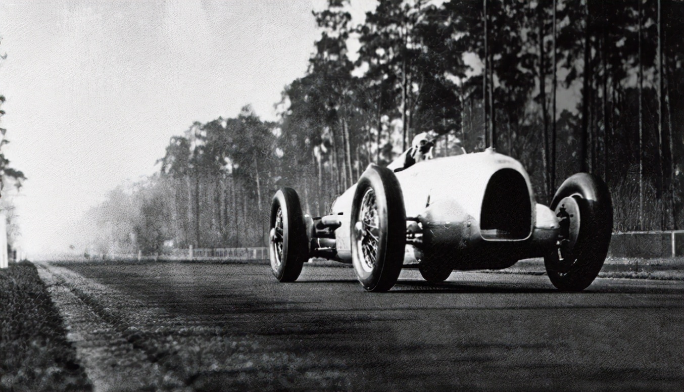 奥迪徽标上的“第三个圆环”，到底代表了什么？