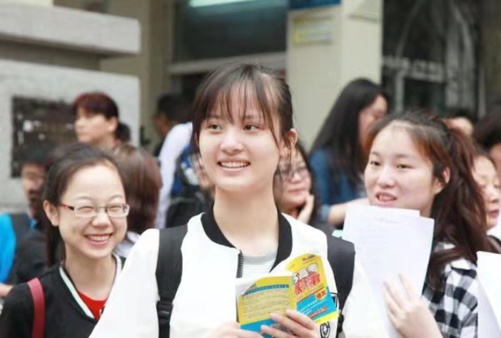 浙江一所高中，10名学生无需参加明年高考，被清华北大提前预定