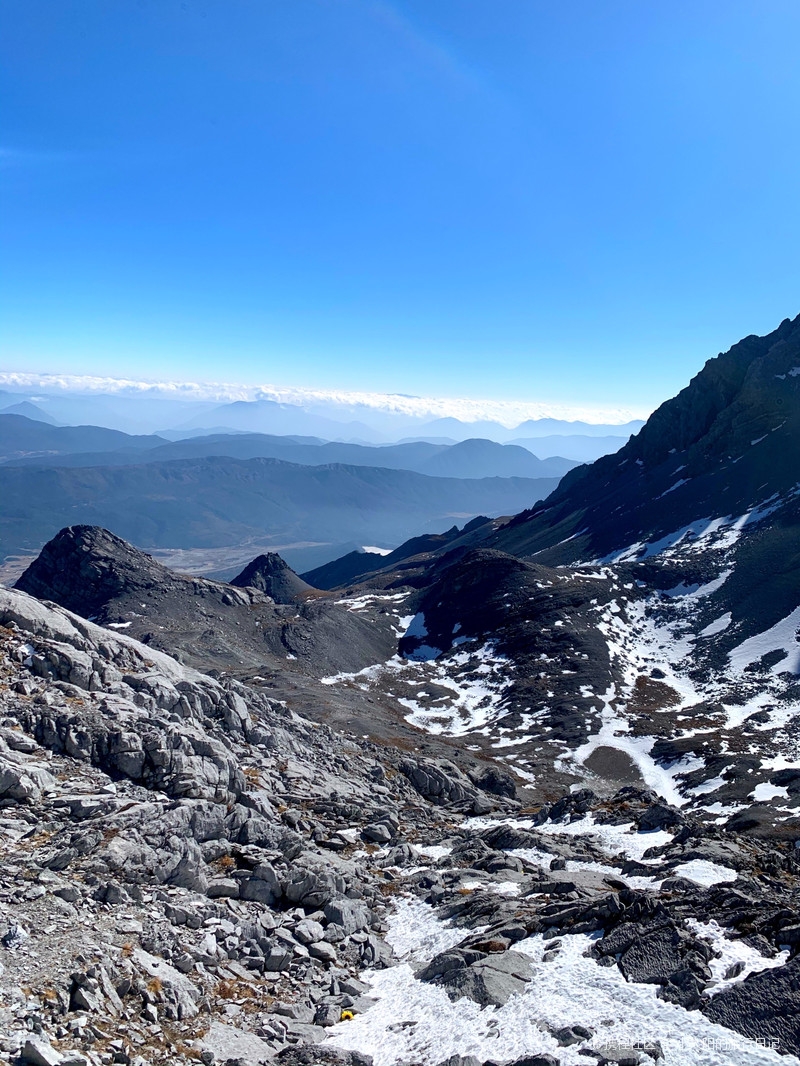 玉龙雪山海拔(玉龙雪山海拔五千米，索道能到达四千米，却为何一直无人登顶？)