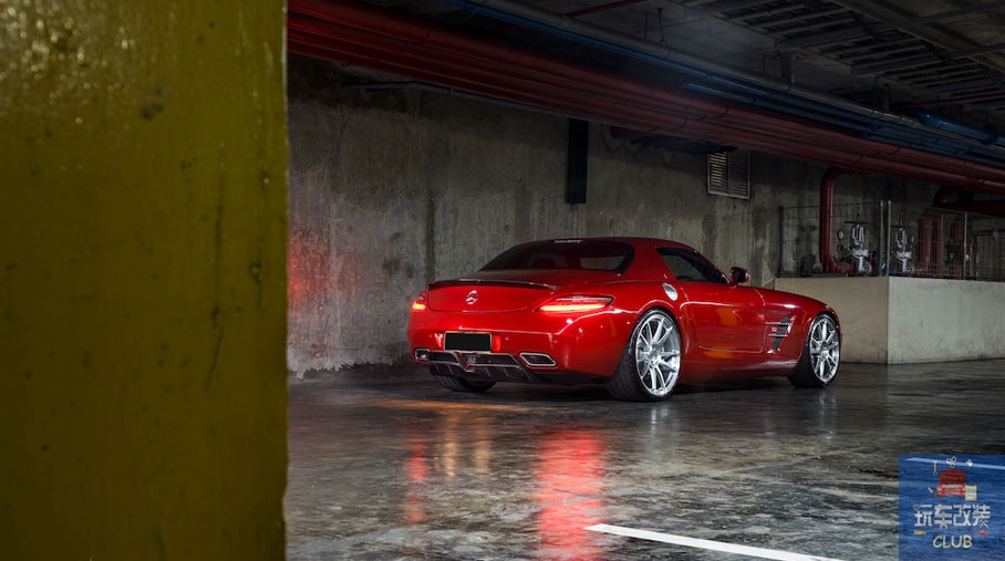 一辆具有“赛车血统”的超跑！奔驰SLS AMG！