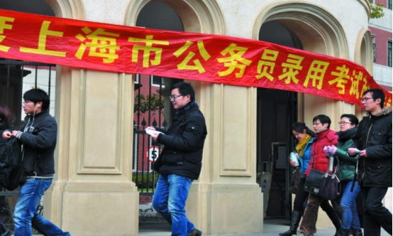 公务员出现“新变化”，工资将“大幅”提升，年薪有望突破30万