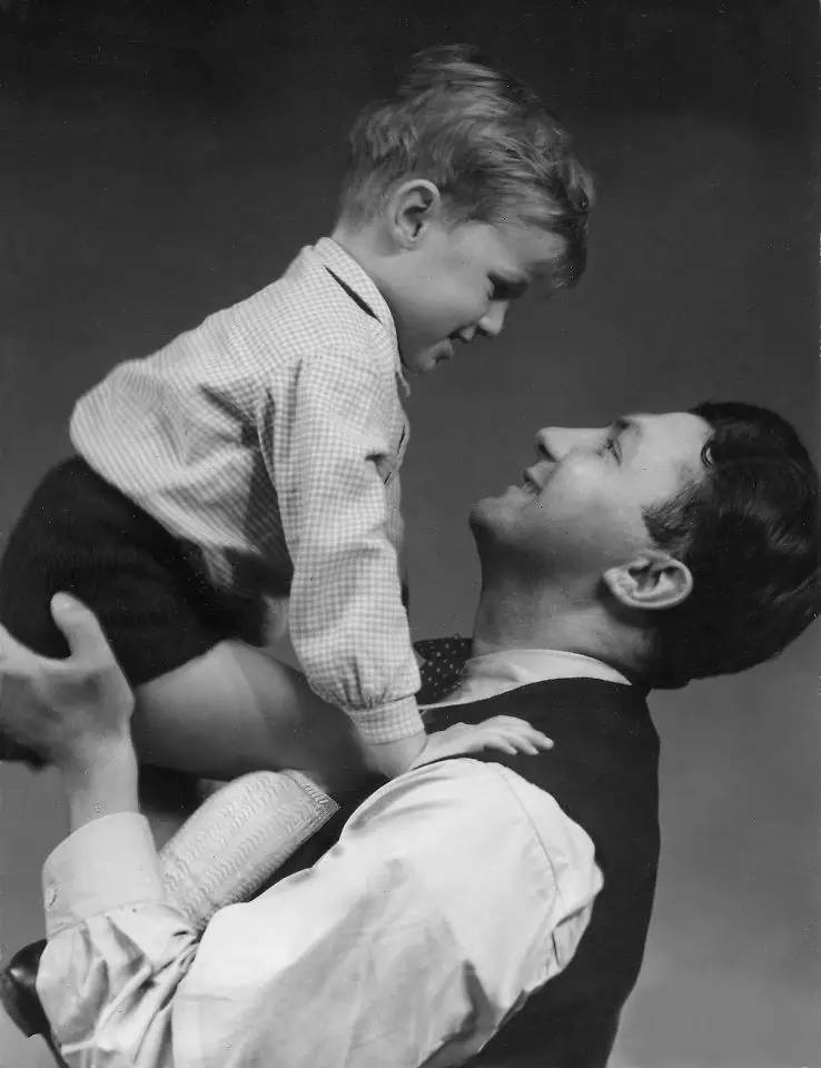 历史上的今天|德国著名漫画家卜劳恩出生,代表作《父与子》