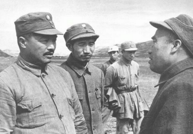 朱德位列元帅之首，可授衔证书却不是001号，001号究竟给了谁？