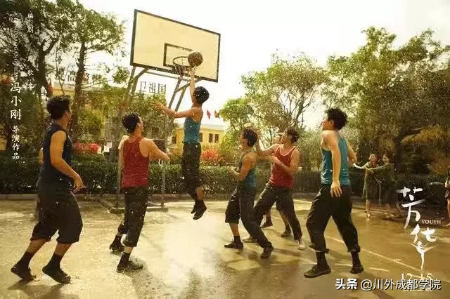 复刻电影画面！快夸四川外国语大学成都学院的这波神操作