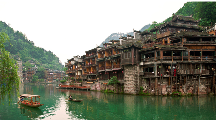 重温沈从文小说《边城》，深思翠翠爱情悲剧的原因