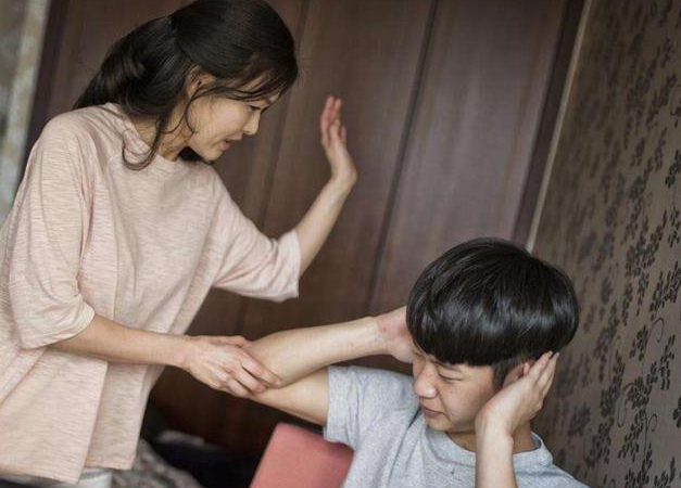 孩子总是易怒易暴躁？想要打破与孩子的僵局，3点引导家长要做好