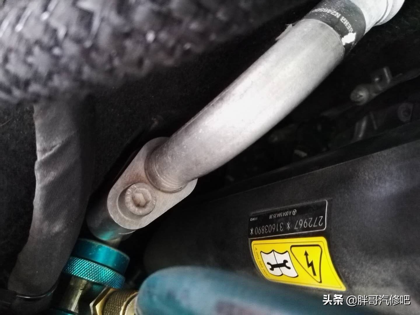 胖哥教大家怎么判断压缩机损坏，奔驰R350可变量压缩机维修