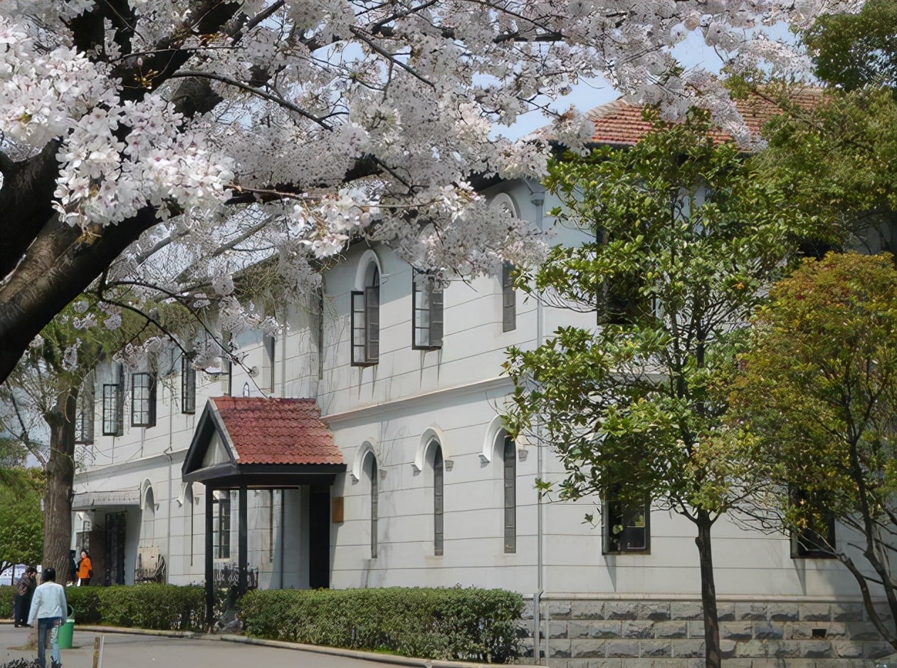 河北省两所院校曝光，被官媒怒斥“害人不浅”，广大考生需注意