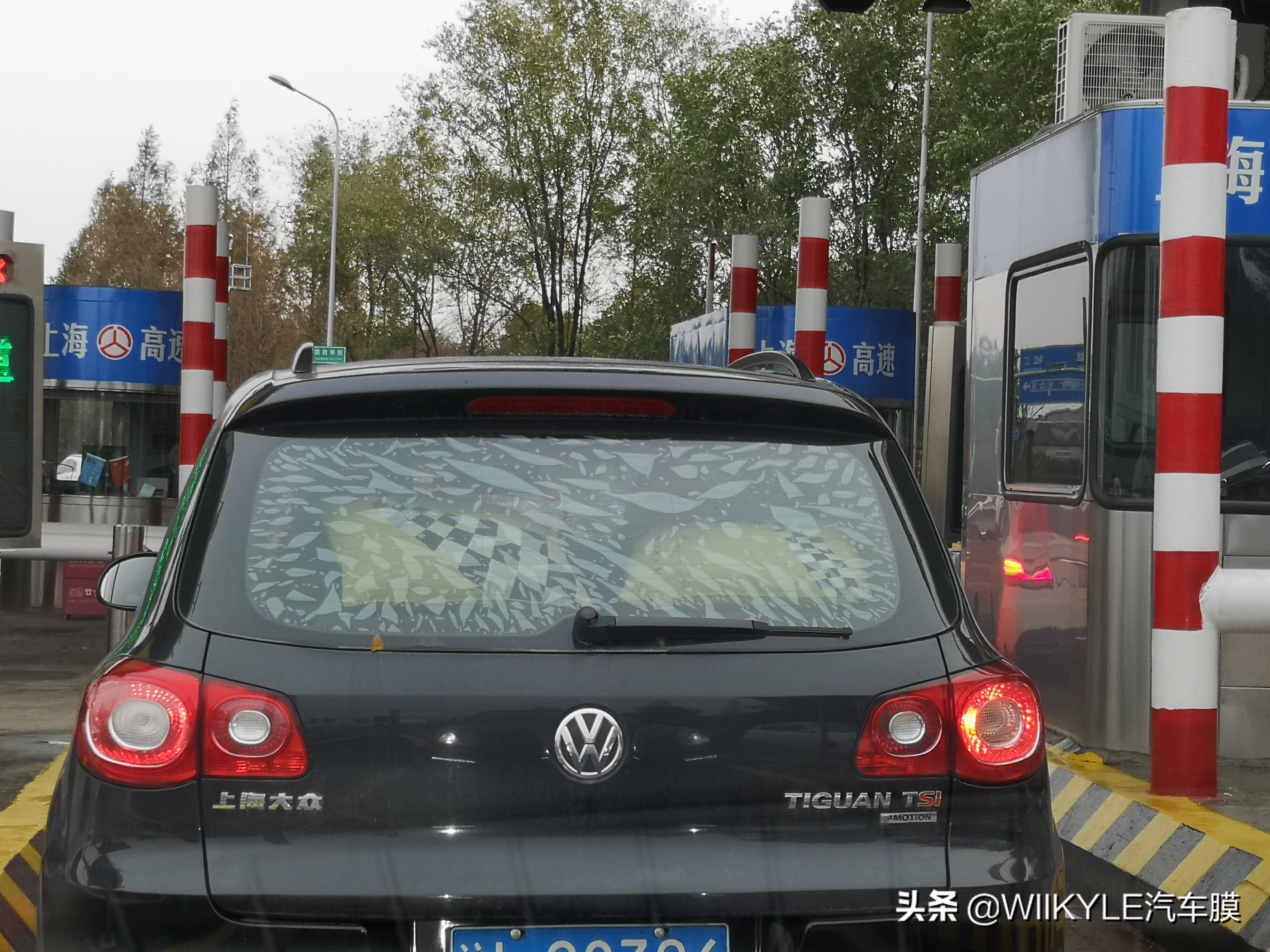 汽车贴膜后为什么会有气泡，会消失吗？