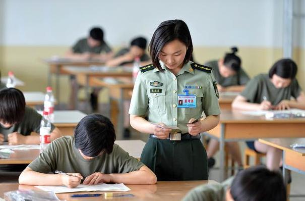 大学生迎来好消息，2021参军者可直接保送军校，但要满足前置条件